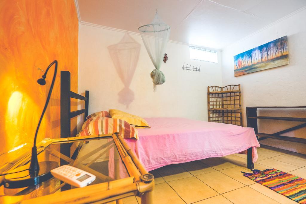 Pura Vida Hostel Тамариндо Экстерьер фото