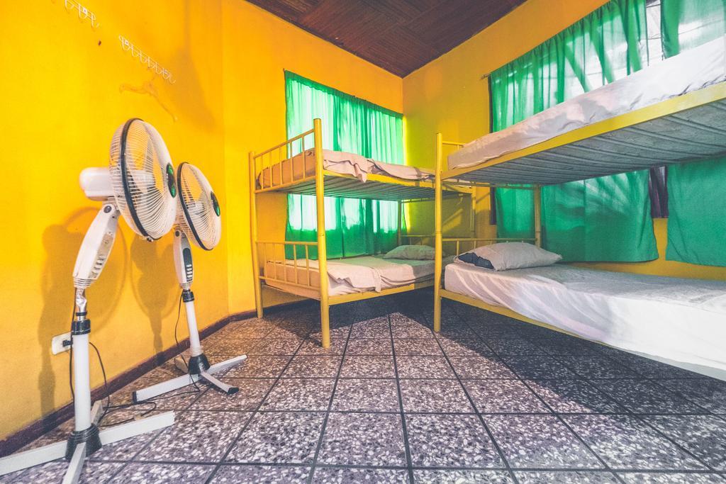 Pura Vida Hostel Тамариндо Экстерьер фото
