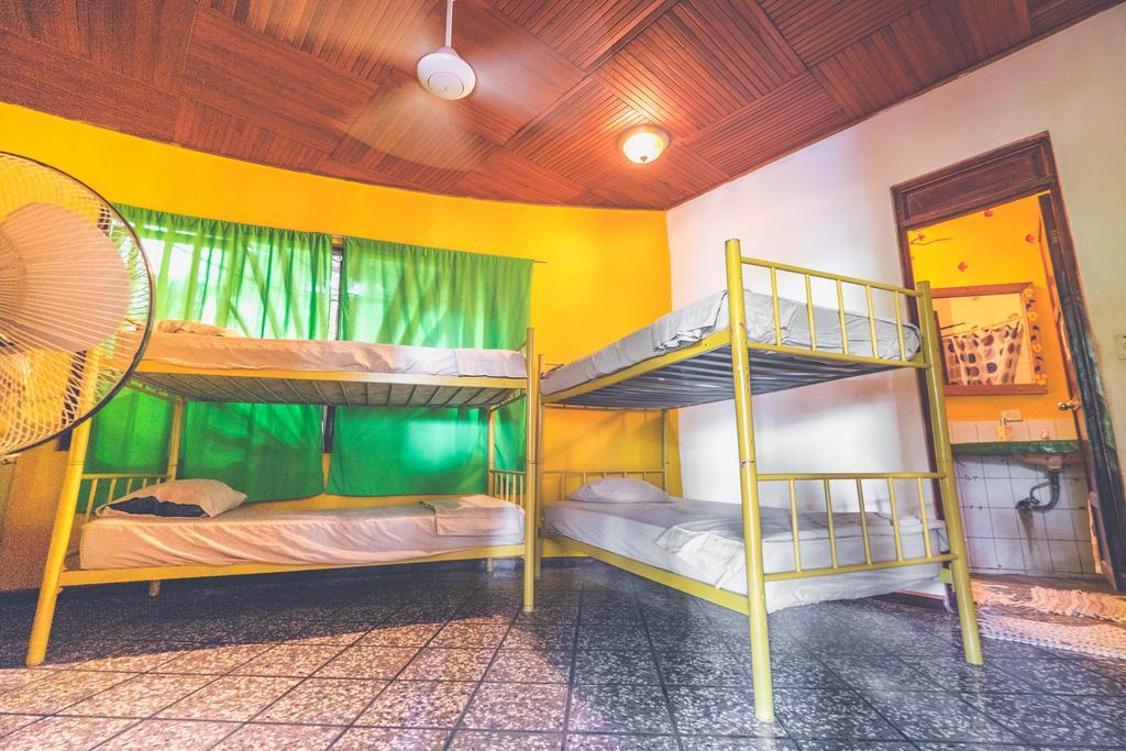 Pura Vida Hostel Тамариндо Экстерьер фото