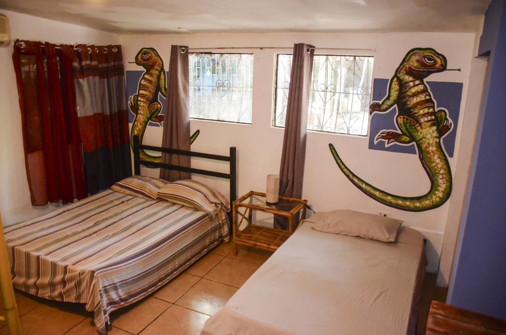 Pura Vida Hostel Тамариндо Экстерьер фото